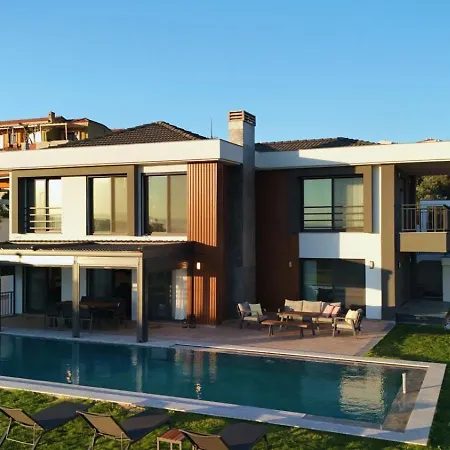 Mona Ovacik Luxury *