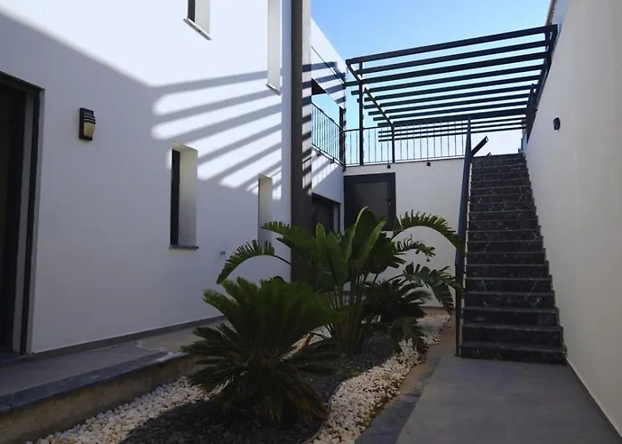 Mona Ovacik Luxury *