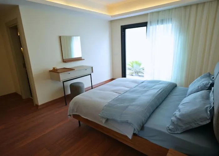 Mona Ovacik Luxury *